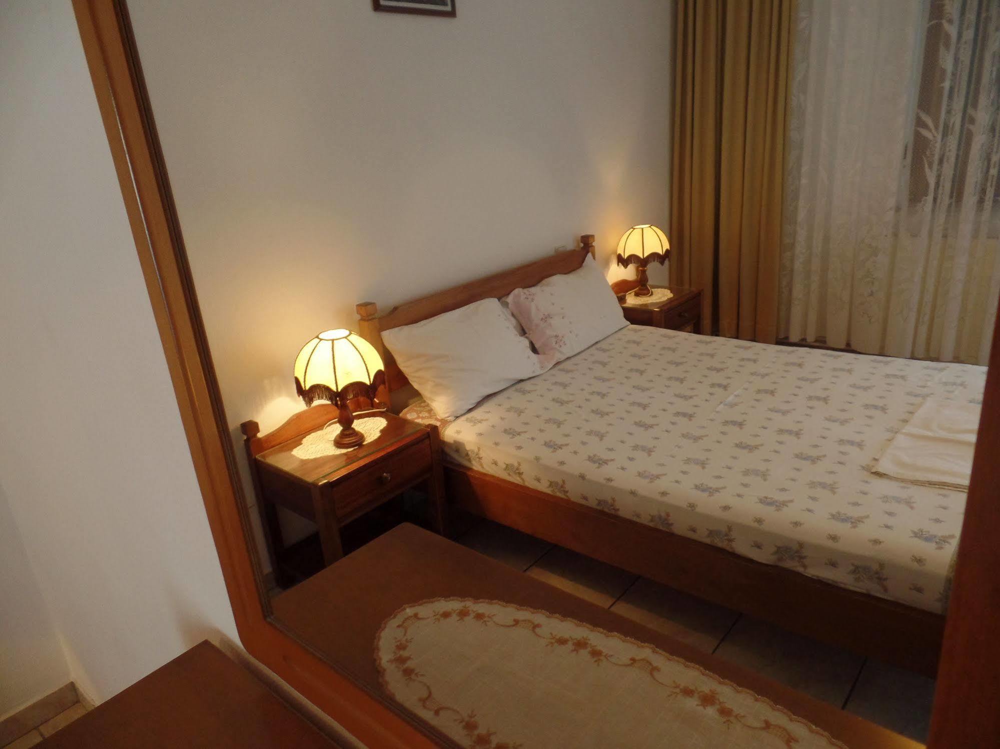 Antique The Hotel Olympiakí Aktí Dış mekan fotoğraf